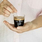 Simple Day - Set 4 Bicchierini Espresso in Vetro Borosilicato Un Buon Caffè - immagine 2